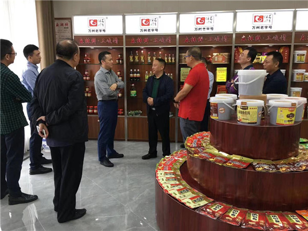 重庆市食品安全全过程联动监管改革督察组（重庆市市场监管局徐军副局长、食品生产处杨陶处长一行）来我司检查指导工作。并感谢徐局长为“百年伴神”品牌未来的发展提岀的指导性、建设性的建议！