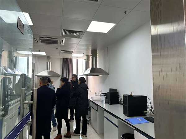 重庆市万州区伴神酿造有限公司走进渝东北具权威检测机构—重庆市万州食品药品检验所参观，学习！