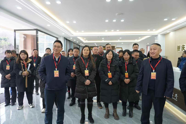万州区天城街道党工委陈书记，街道大人廖主席及天城街道全体议事代表一行调研伴神酿造