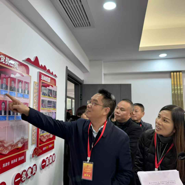 万州区天城街道党工委陈书记，街道大人廖主席及天城街道全体议事代表一行调研伴神酿造