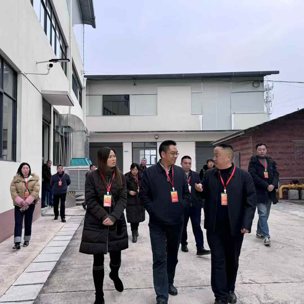 万州区天城街道党工委陈书记，街道大人廖主席及天城街道全体议事代表一行调研伴神酿造