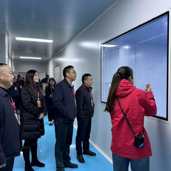 万州区天城街道党工委陈书记，街道大人廖主席及天城街道全体议事代表一行调研伴神酿造