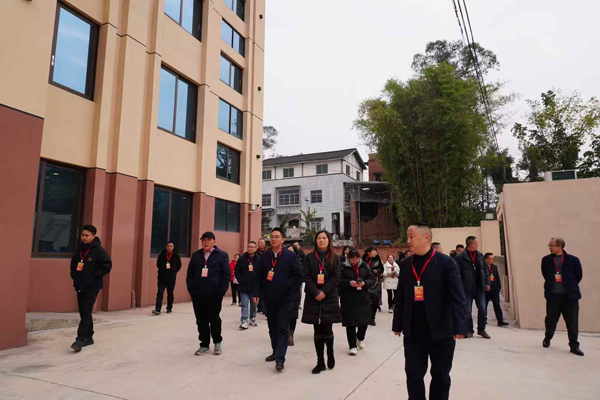 万州区天城街道党工委陈书记，街道大人廖主席及天城街道全体议事代表一行调研伴神酿造