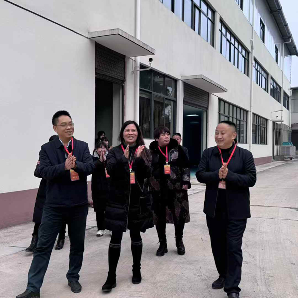 万州区天城街道党工委陈书记，街道大人廖主席及天城街道全体议事代表一行调研伴神酿造